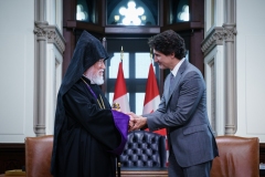 Prime Minister Justin Trudeau meets with Aram I, his holiness Catholicos, in his office in West Block of Parliament, in Ottawa, Ontario, on Tuesday, June 6th, 2023.

Le Premier Ministre Justin Trudeau Aram I, sa sainteté Catholicos, dans son bureau du bloc ouest du parlement, à Ottawa, en Ontario, le mardi, 6 juin 2023.
